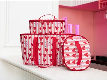 UH3096_coolerbag_hearts-and-stripes_reisenthel_RGB-Master_PE_02